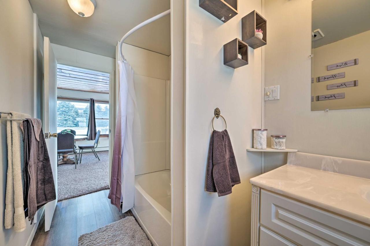 Cozy Tawas City Home With Views Of Lake Huron! ภายนอก รูปภาพ