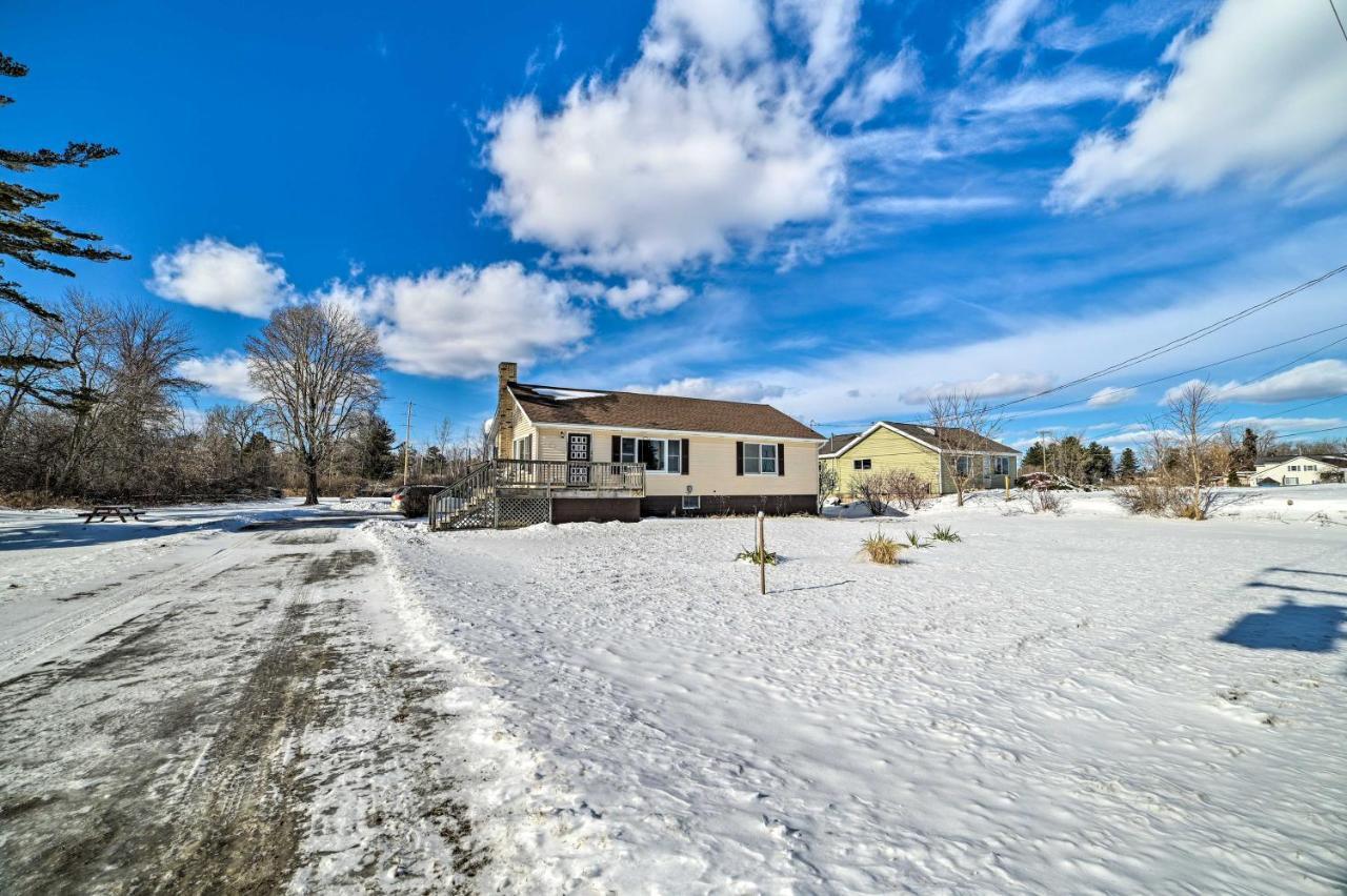 Cozy Tawas City Home With Views Of Lake Huron! ภายนอก รูปภาพ